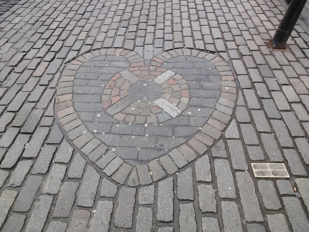 Heart of Midlothian (Royal Mile), the local landmark of EH1