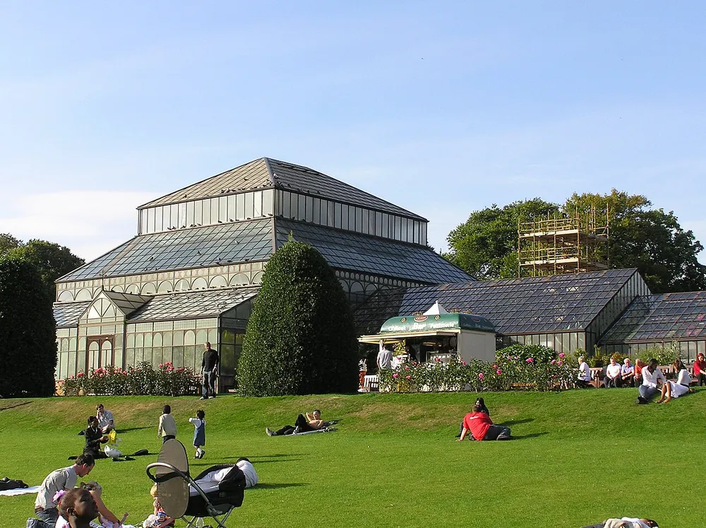 Glasgow Botanic Gardens, the local landmark of G12