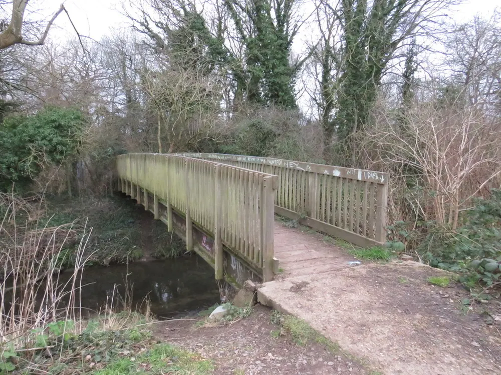 Hogsmill River Park, the local landmark of KT5