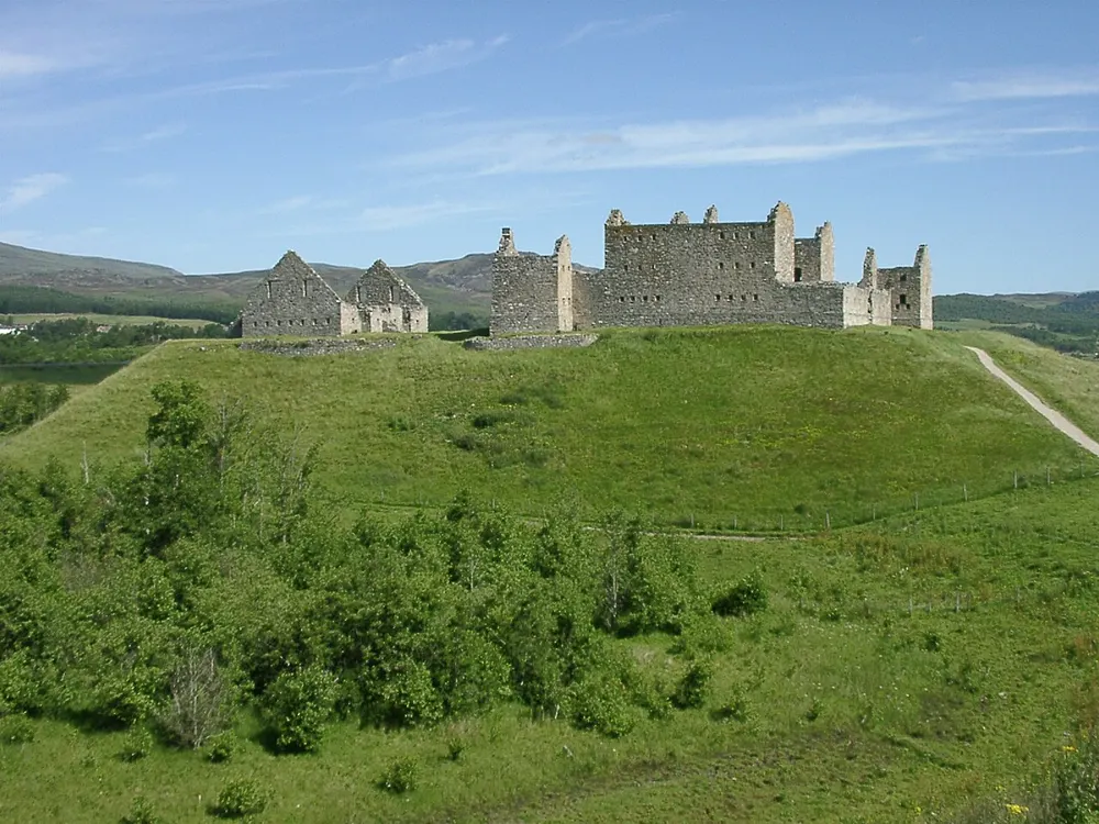 Ruthven Barracks, the local landmark of PH21