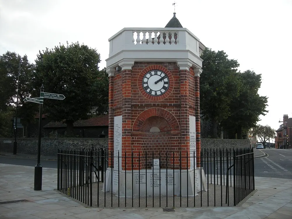 Rainham War Memorial, the local landmark of RM13